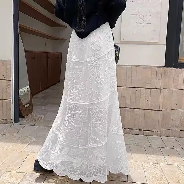 Jupe brodée au crochet en dentelle française