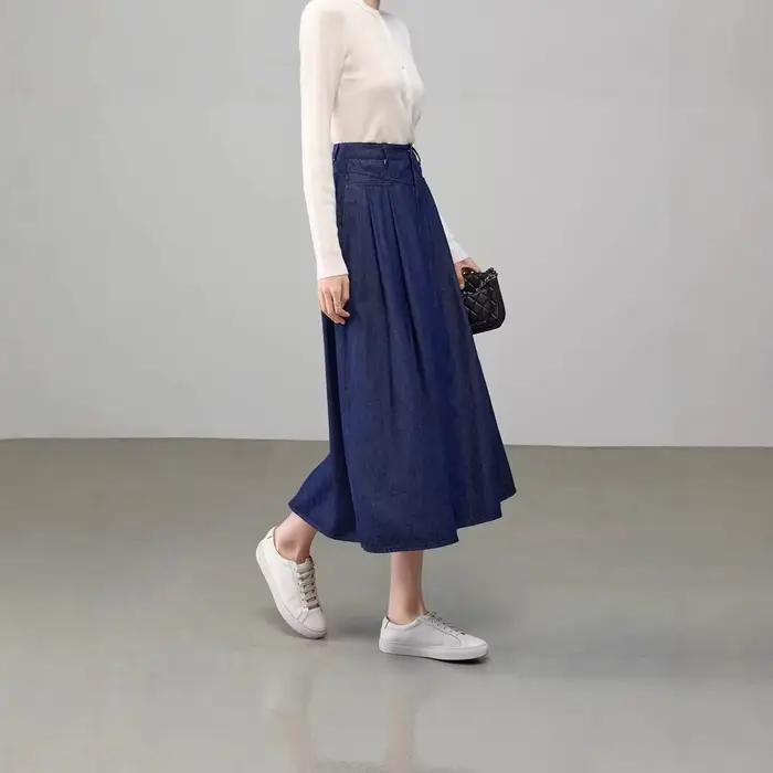 Jupe mi-longue élégante en denim plissée avec poches