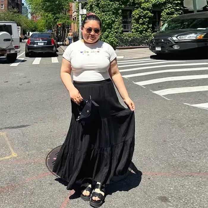 Jupe longue trapèze en satin noir taille haute pour femme