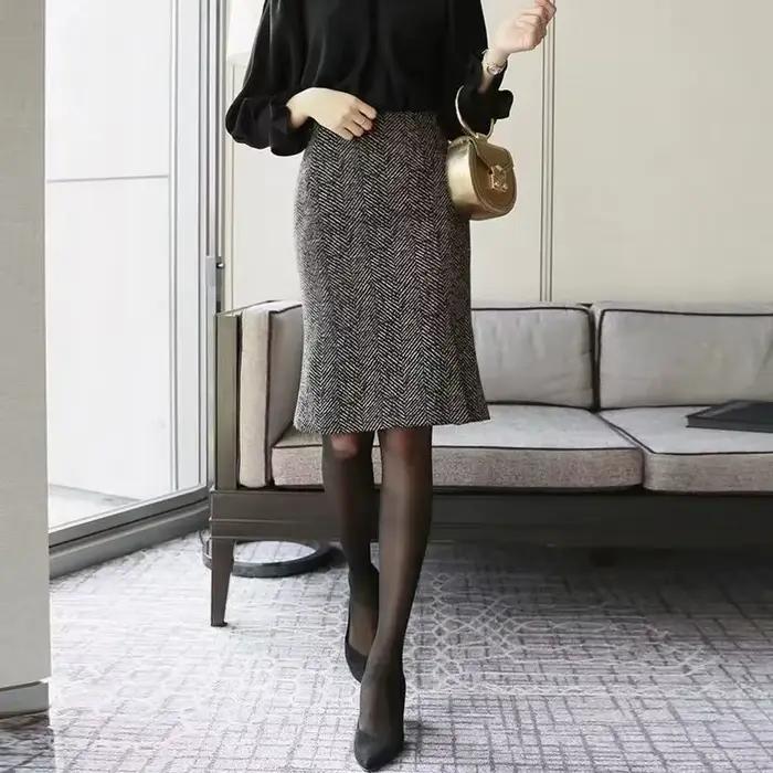 Jupe crayon en tweed à chevrons pour femme
