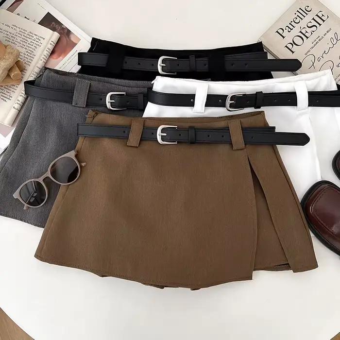 Mini-jupe taille basse avec fente latérale