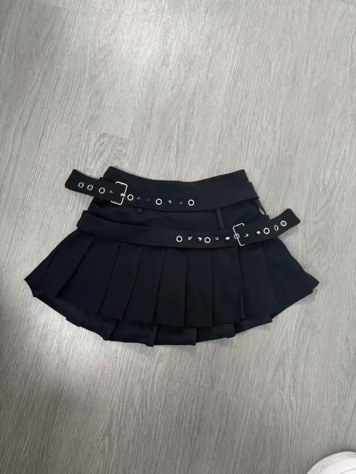 Mini jupe gothique noire à rivets pour femme