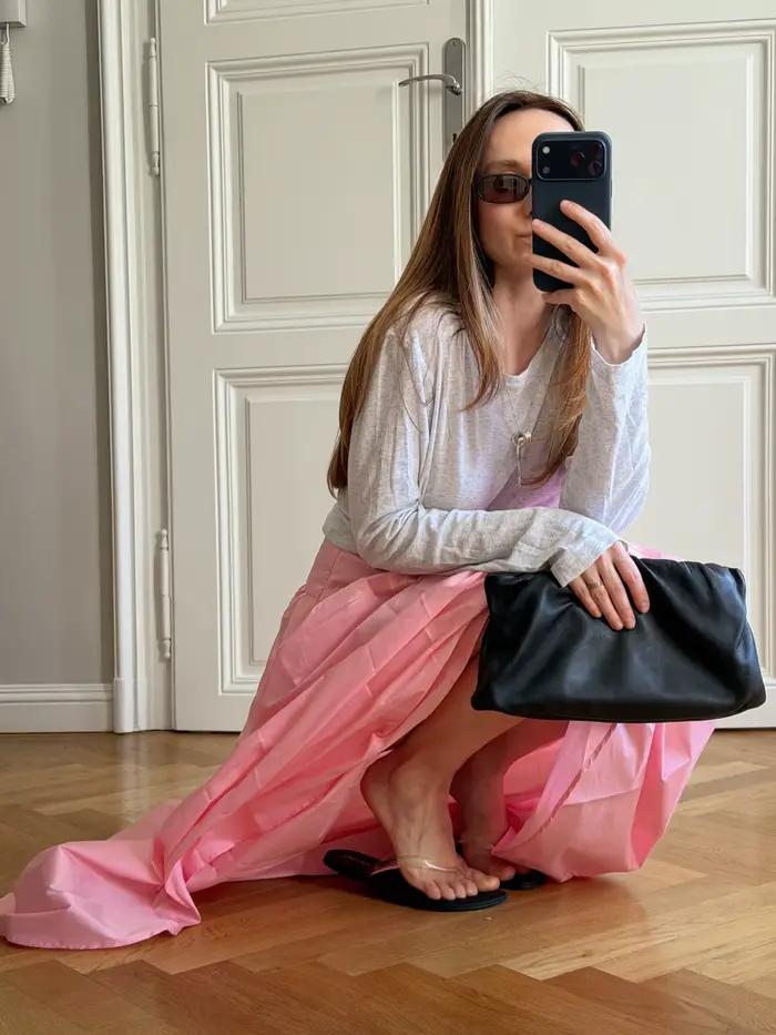 Jupe longue élégante en satin rose vif