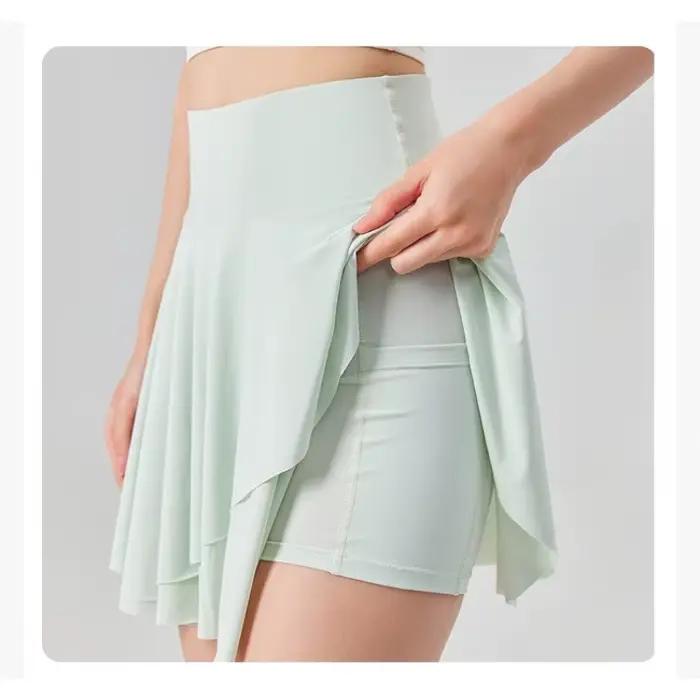 Mini-jupe de golf sportive pour femme