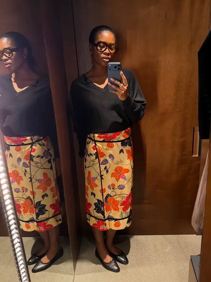 Jupe mi-longue en satin à imprimé floral pour femme