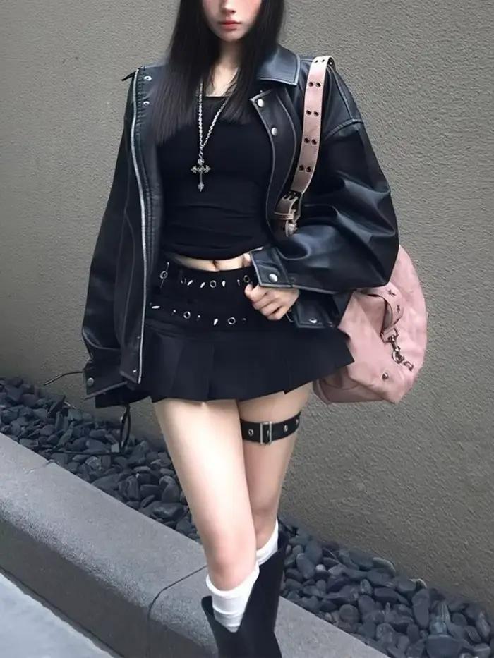 Mini jupe gothique noire à rivets pour femme