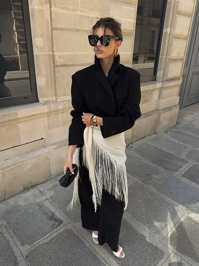 Jupe courte beige à franges