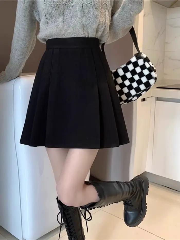 Jupe mini plissée noire élégante en polyester