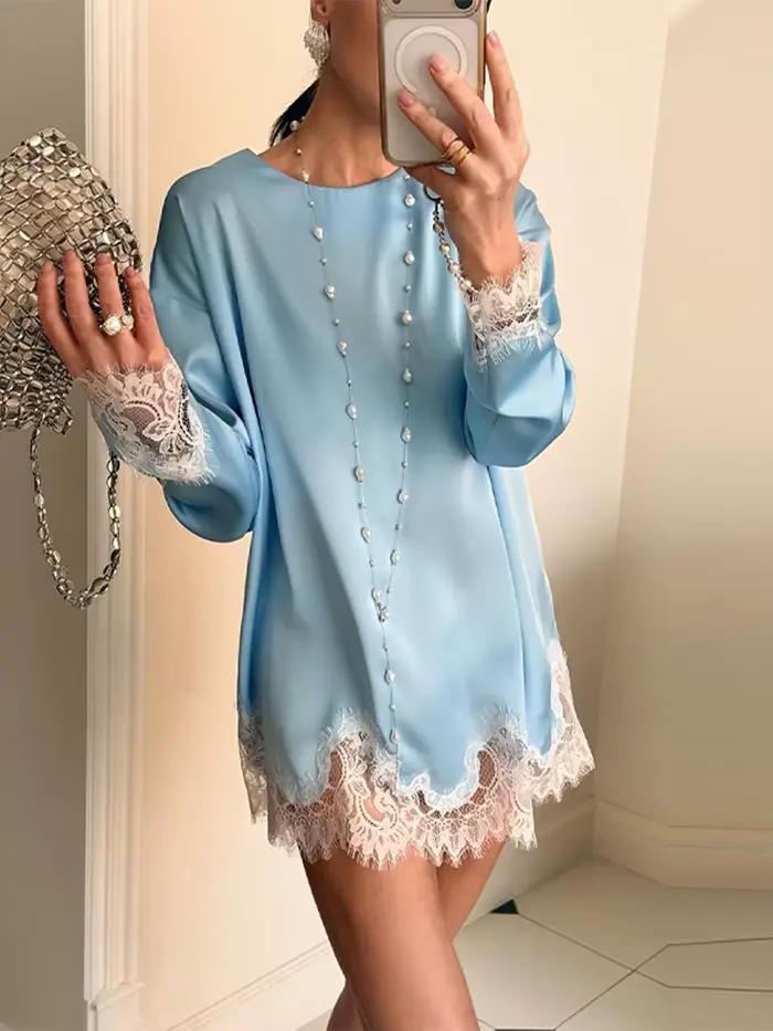 Robe Courte Unie à Manches Longues en Satin avec Dentelle