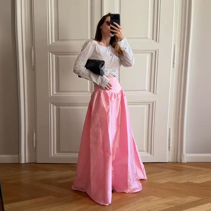Jupe longue élégante en satin rose vif