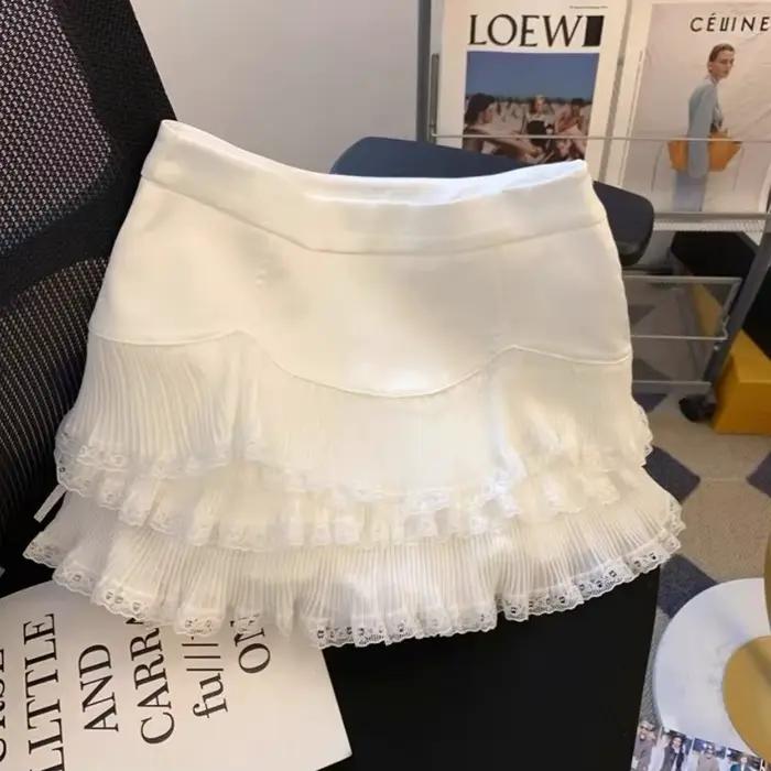 Jupe trapèze en dentelle à volants