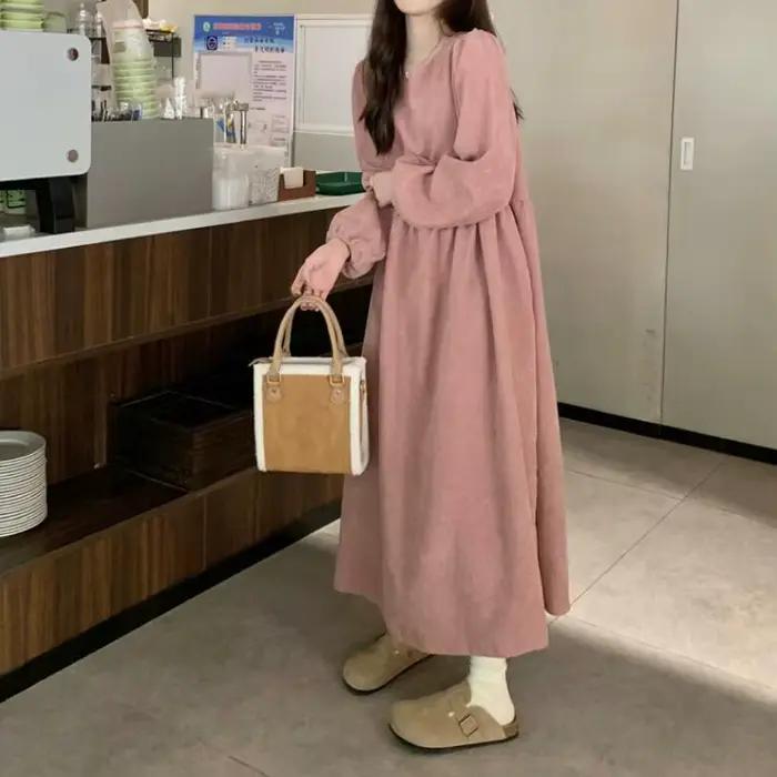 Robe en velours côtelé pour femmes