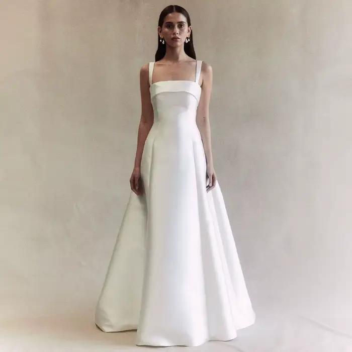 Robe de mariée simple en satin blanc