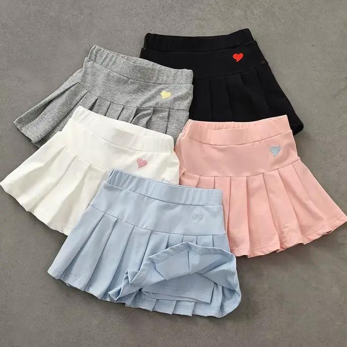 Jupe plissée pour filles, imprimé cœur, mignonne, douce, couleur unie, vêtements d'extérieur pour enfants, jupe courte Simple et décontractée avec pantalon de sécurité