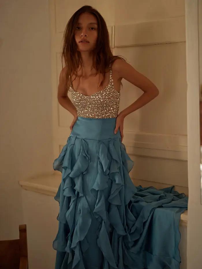 Jupe longue élégante pour femme, taille haute, à volants, asymétrique, en satin, bleu poussière, pour invitées de mariage et soirées