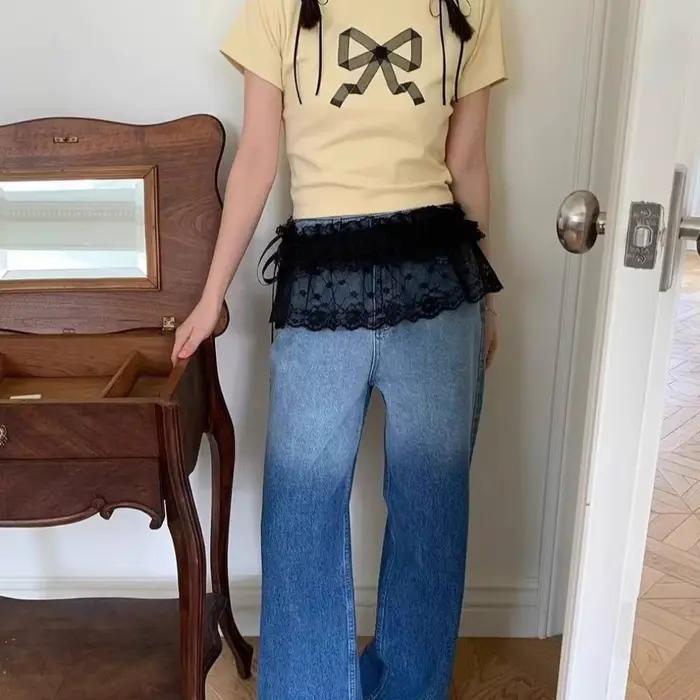 Mini-jupe en dentelle Y2K douce