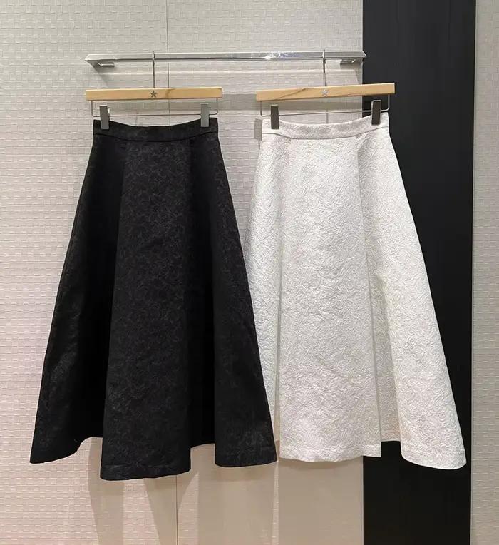 2026 printemps 3D fleurs motif relief balançoire jupes femmes taille haute solide jupe élégante blanc noir