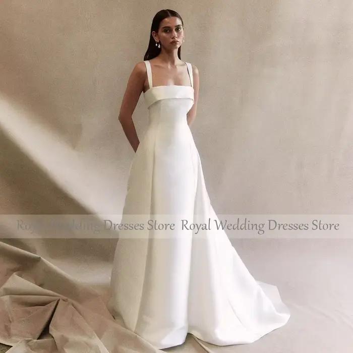Robe de mariée simple en satin blanc
