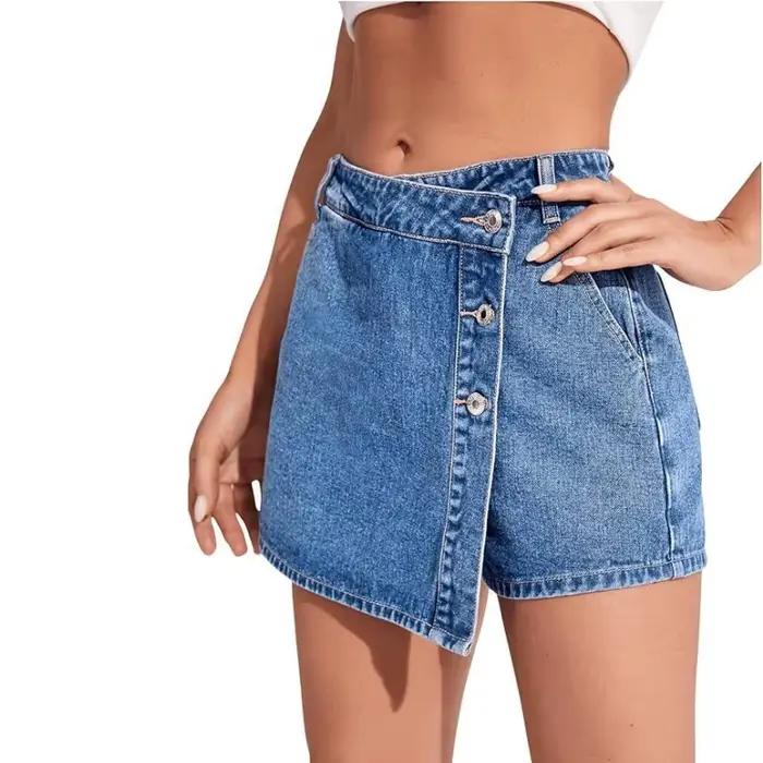 Jupe-short en jean taille haute pour femme avec détail boutonné asymétrique et ourlet effiloché – Tenue décontractée et tendance pour l'été