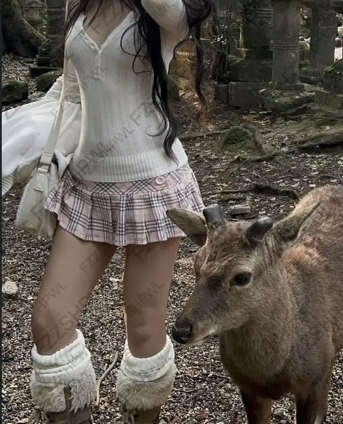 Jupe-short plissée rose à carreaux style Y2K, coupe ajustée, avec détails boutonnés, mini-jupe rétro coquette pour femme, idéale pour l'été