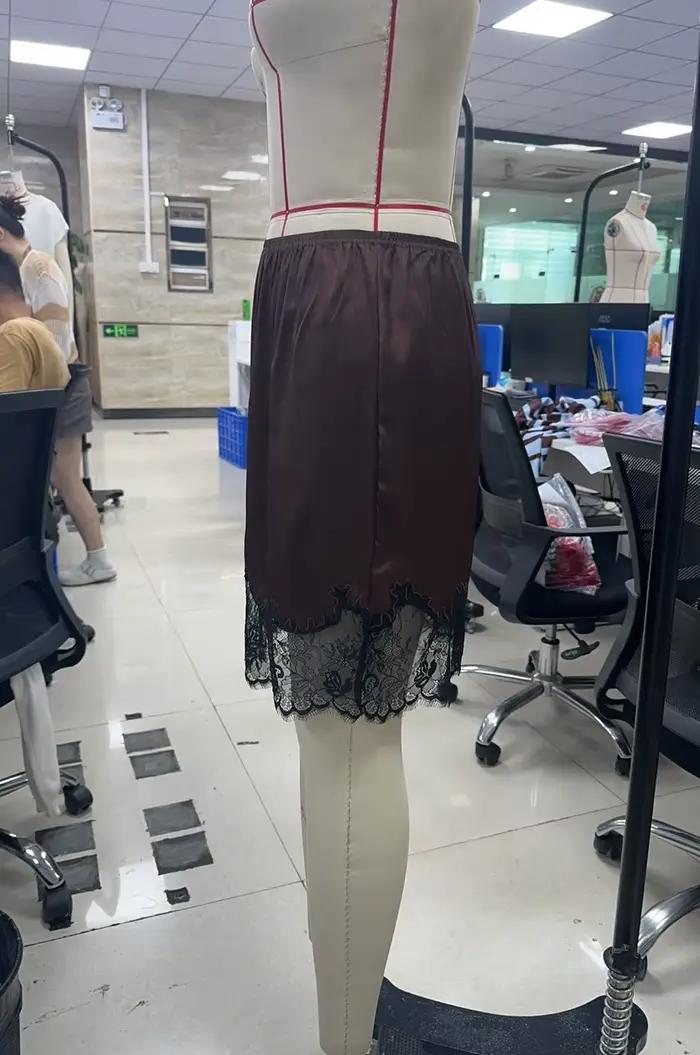 Mini jupe garnie de dentelle pour femmes