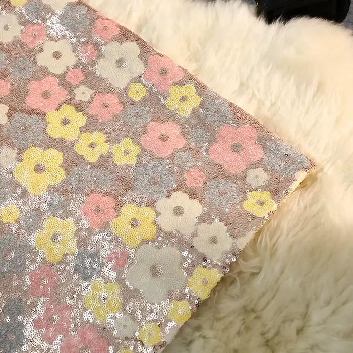 Jupe mi-longue à paillettes florales