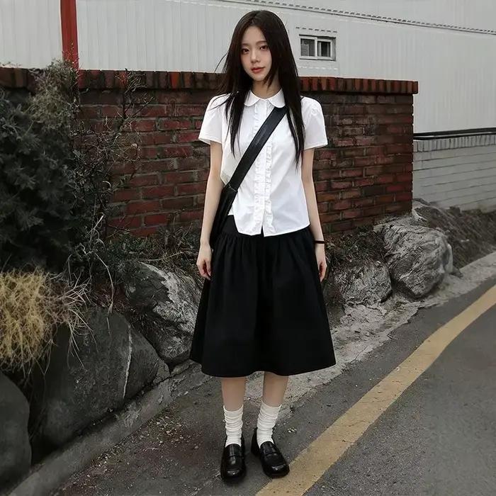 Jupe courte évasée noire taille haute pour femme