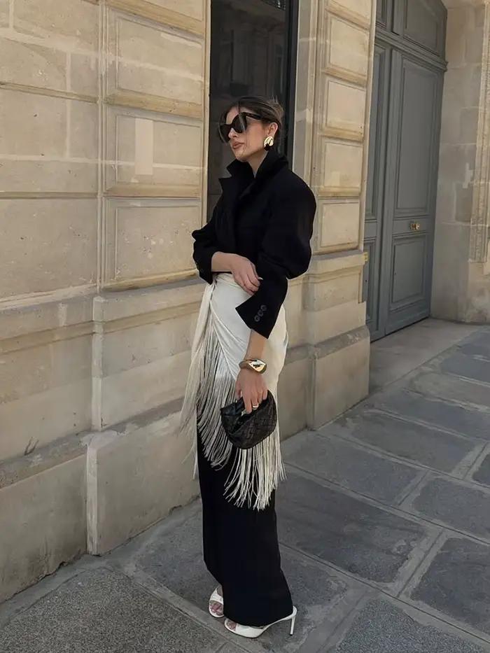 Jupe courte beige à franges