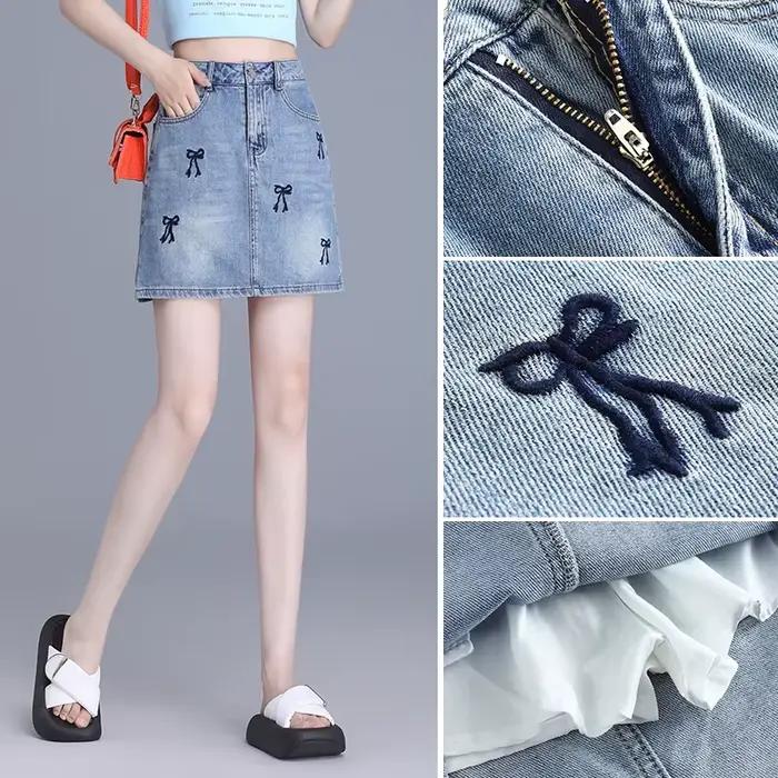 Mini jupe courte en jean brodée
