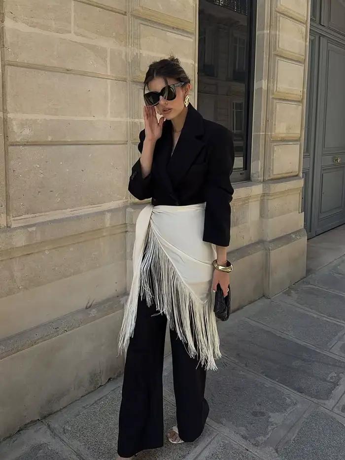 Jupe courte beige à franges