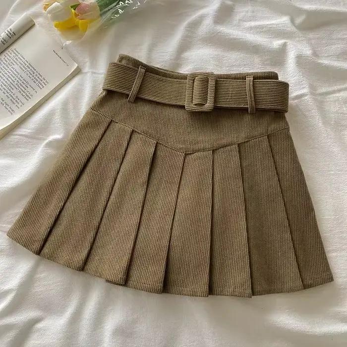 Jupe plissée avec ceinture en cordon