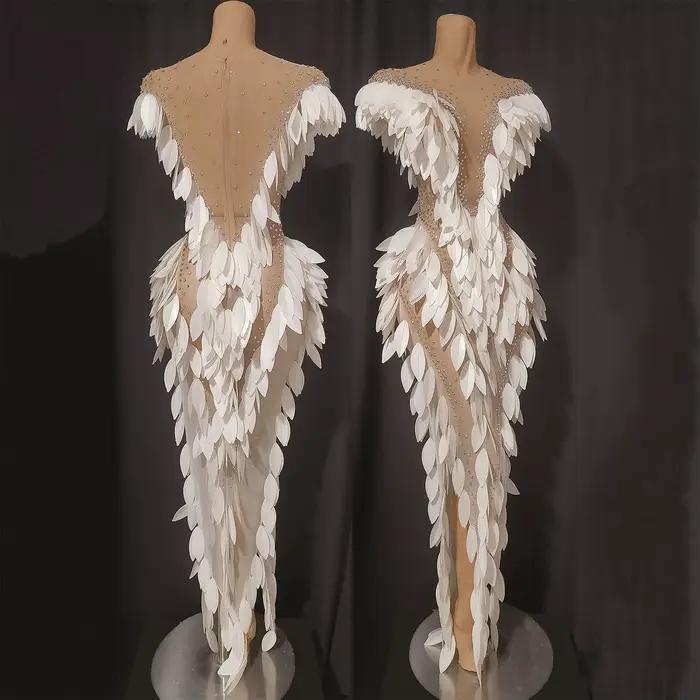 Robe de soirée glamour blanche à sequins en forme de feuille, sans manches, avec fente haute, pour femme, idéale pour les invitées de mariage