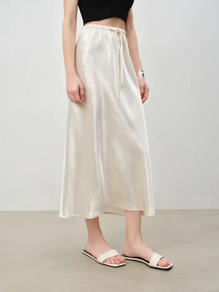 ZIQIAO Style minimaliste brillant jupe longue pour les femmes 2025 été nouveauté haut de gamme mi-longue Beige noir