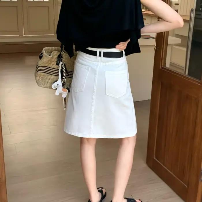 Mini-jupe en jean délavé blanc cassé pour femme avec ceinture