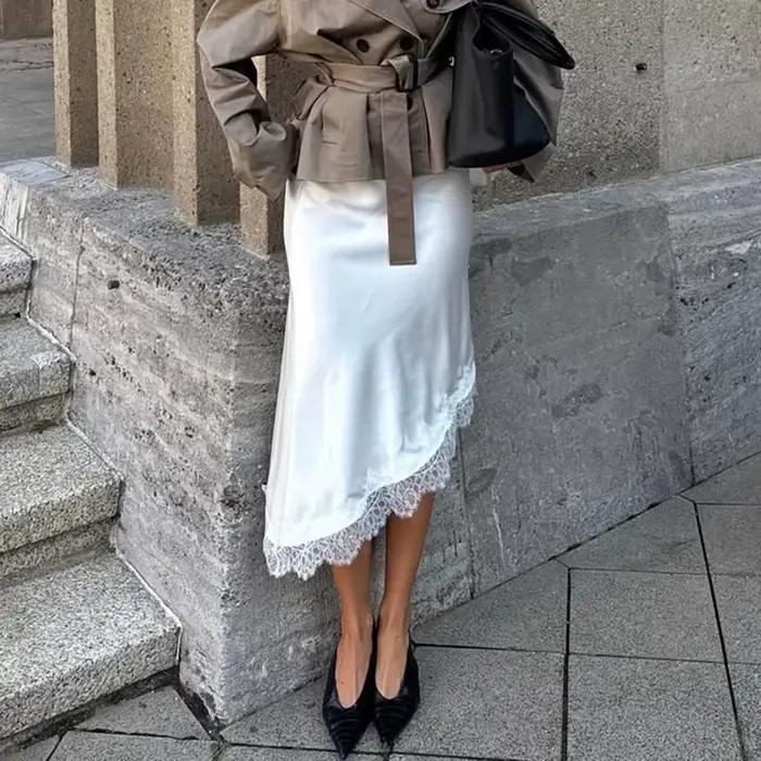 Jupe en satin et dentelle pour femme