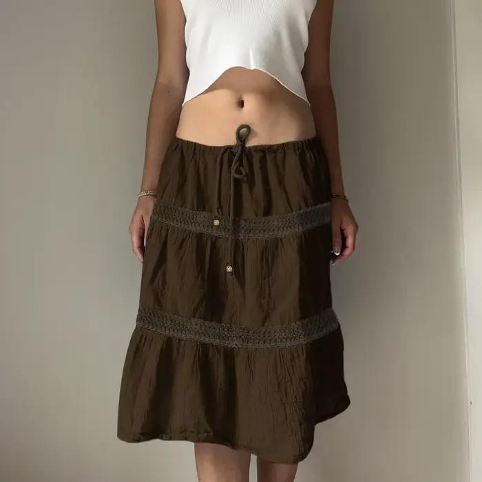 SUCHCUTE Vintage a-ligne perlée cravate-taille tissé jupe pour femme Chic marron dentelle conception mince mi-longue