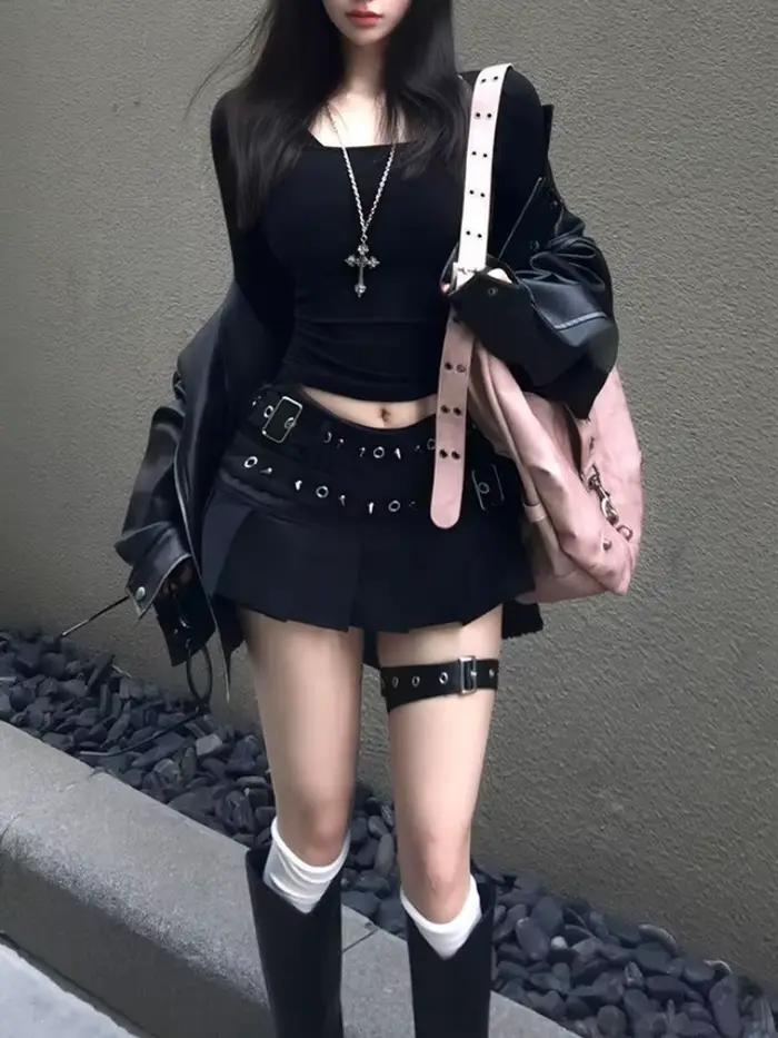 Mini jupe gothique noire à rivets pour femme