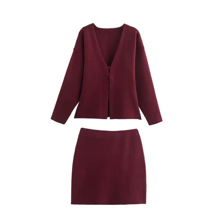 Ensemble veste tricotée et jupe courte