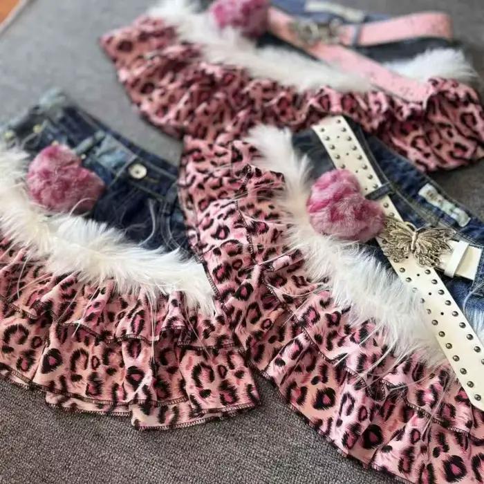 Mini-jupe en jean vintage à imprimé léopard rose
