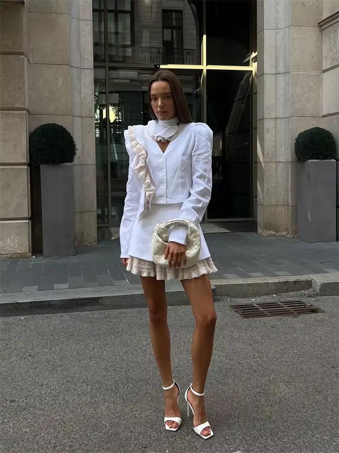 Ensemble deux pièces en lin blanc à volants