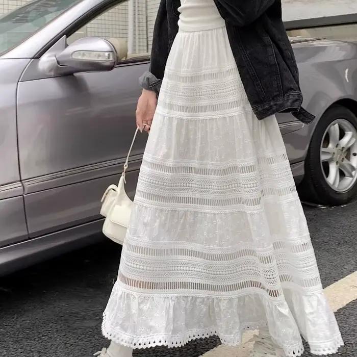 Jupe longue maxi brodée à œillets et découpes en coton blanc semi-transparente fluide pour femme