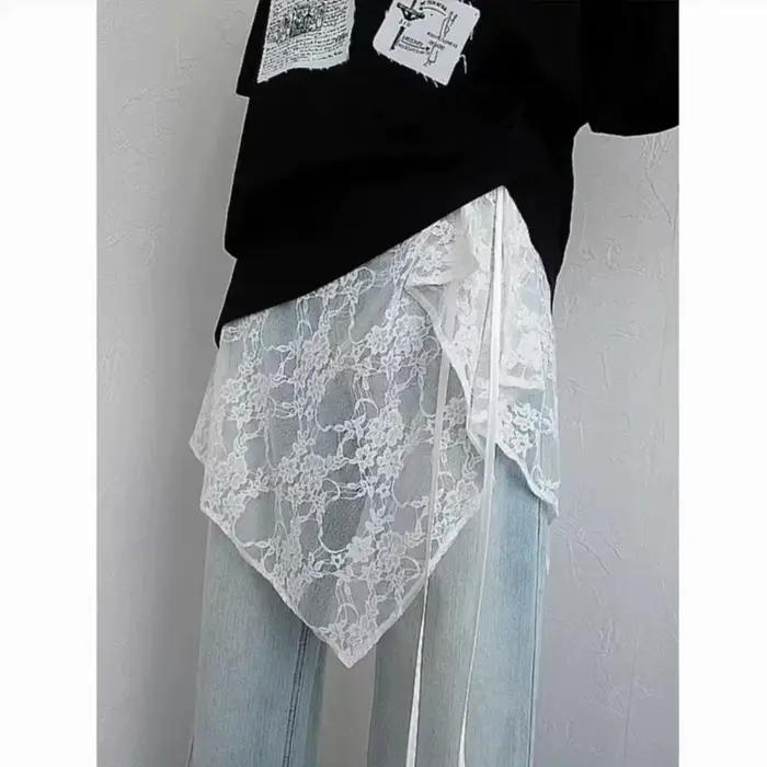 Jupe courte à lacets en dentelle française