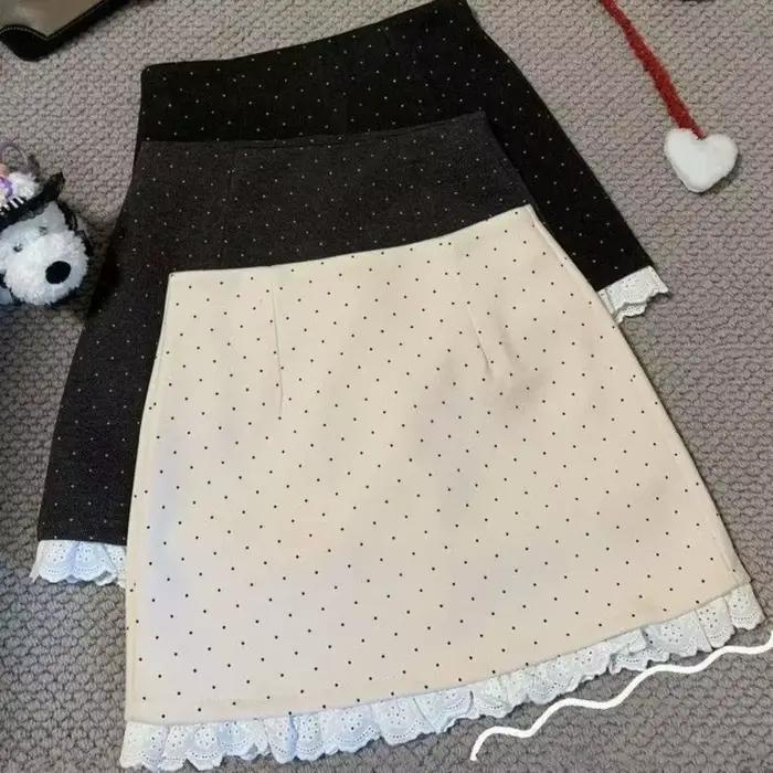Mini-jupe élégante à taille haute à pois