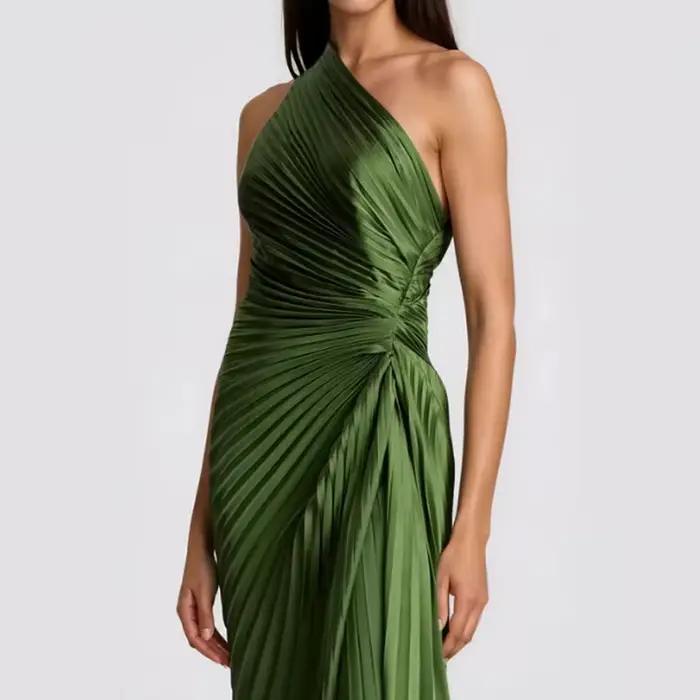 Robe de soirée asymétrique plissée verte sans manches pour femmes, échancrure audacieuse, dos nu, idéale pour les vacances d'été, mariages et événements spéciaux