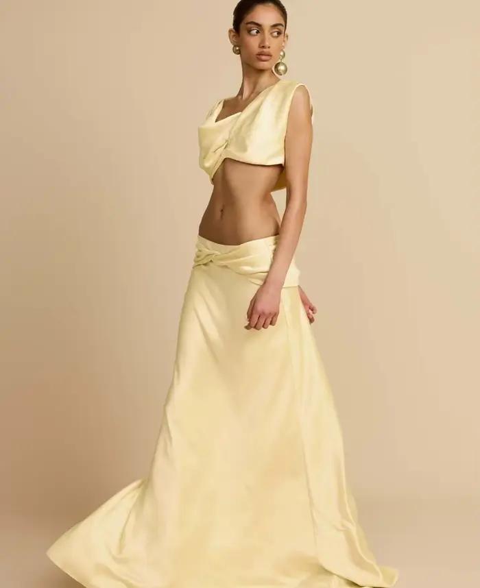 Ensembles de mode décontractés en satin couleur unie : hauts courts asymétriques et jupes longues taille haute pour femme, tenue de vacances