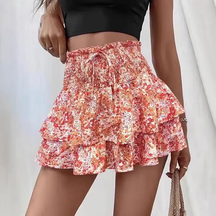 Mini-jupe florale tendance pour femme