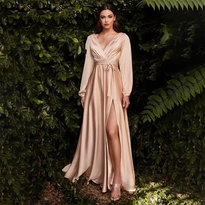 Robes de Soirée Élégantes Roses Coupe A-Line à Manches Longues 2026 en Satin Col V Profond Sexy Fendues sur le Côté pour Femmes Robes de Bal et de Soirée