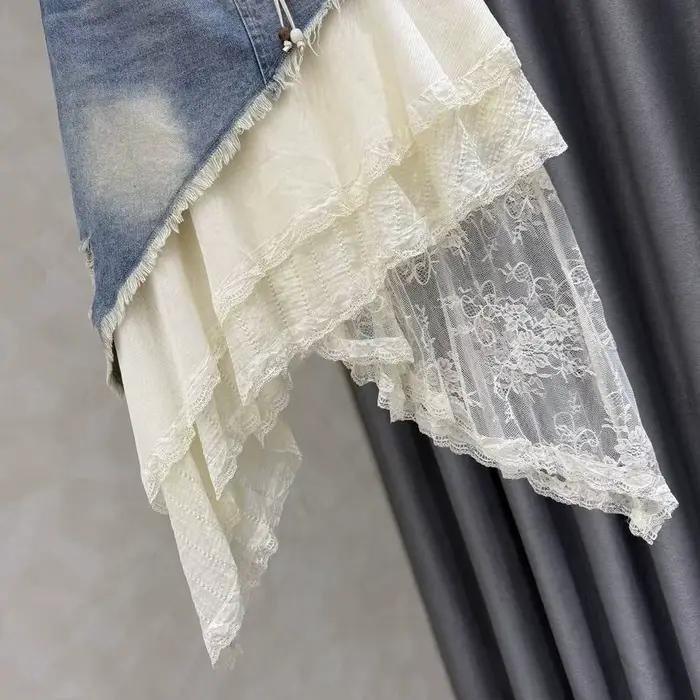 Jupe en jean à empiècements en dentelle pour femme, coupe haute, style tendance, longueur mini, polyester, plis décoratifs, ajustement confortable, occasions spéciales