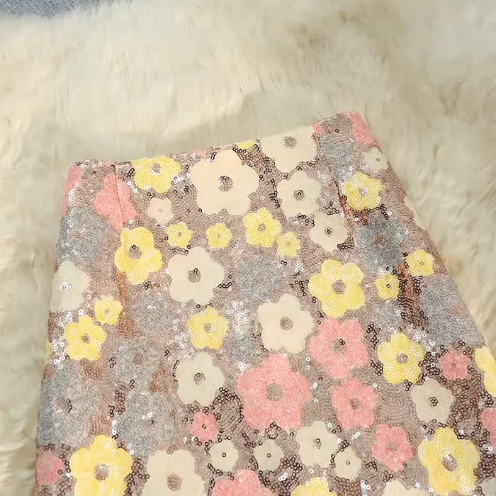 Jupe mi-longue à paillettes florales