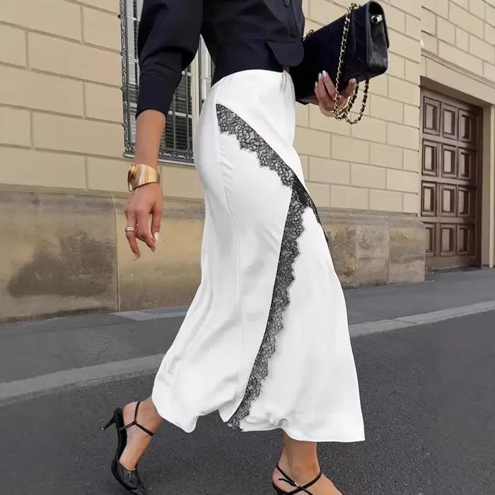 Jupe mi-longue en Satin avec bordure en dentelle